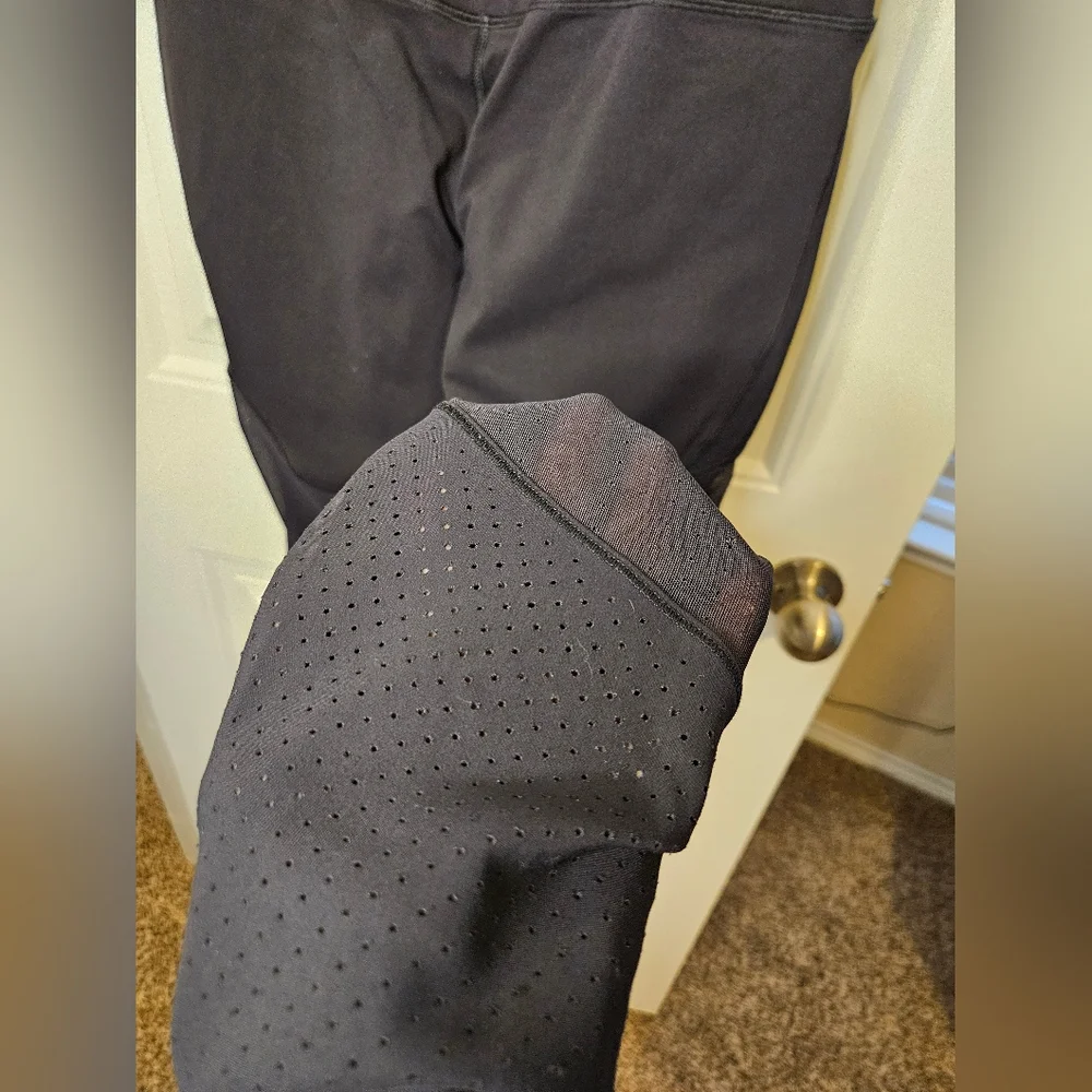 Lululemon Barre Star Pant in Black - Size 8 (FLAWED)